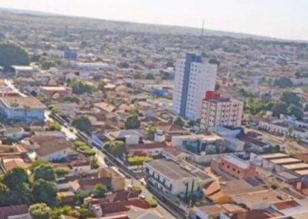 Casal &eacute; condenado por xingar e jogar objetos em recepcionista de hotel em MS>