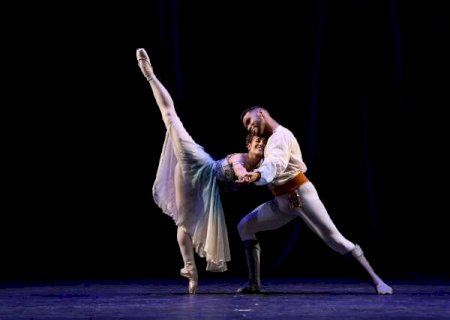Bailarinos de MS conquistam 2&ordm; lugar em festival internacional>