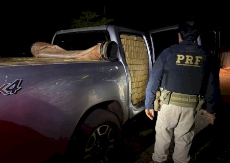 PRF apreende 2 toneladas de maconha em Guia Lopes da Laguna (MS)>