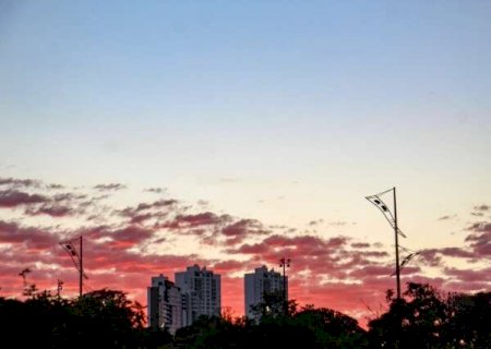 Term&ocirc;metros sobem ao longo do dia e domingo pode registrar 34&deg;C>