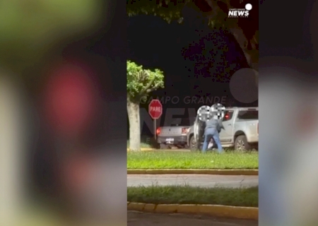 Briga entre motoristas trava tr&acirc;nsito em trevo da BR-163>