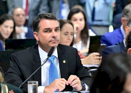 Flávio Bolsonaro visitou Vorcaro em casa após prisão>