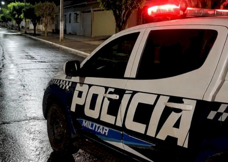Em Fátima do Sul, homem é detido acusado de violação de domicílio e lesão corporal no contexto de violência doméstica