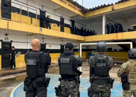 PED: Opera&ccedil;&atilde;o com apoio federal procura armas e celulares no maior pres&iacute;dio de MS