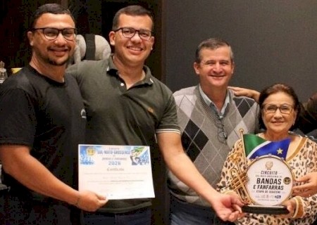 Em Jateí, prefeita recebe dirigentes e reafirma apoio à Banda Raio de Luz>
