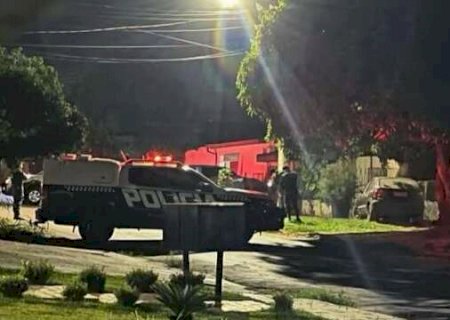 Empres&aacute;rio &eacute; baleado 6 vezes ao chegar em resid&ecirc;ncia na fronteira>