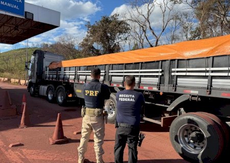 PRF e Receita Federal apreendem 19,2 mil litros de insumos para refino de cocaína em Corumbá (MS)>