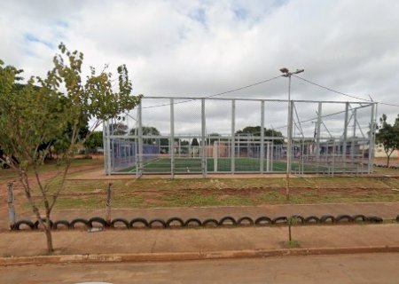 Jovem de 20 anos &eacute; assassinado a tiros em quadra de futebol em Campo Grande>
