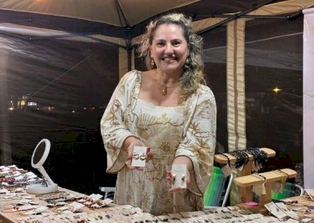 Ap&oacute;s 1 ano na cadeira de rodas, professora se viu feliz nas feiras