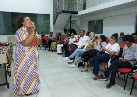 Mulheres negras se re&uacute;nem para conversar sobre amor, identidade e resist&ecirc;ncia>
