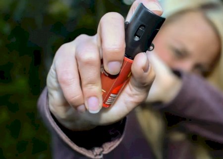 Mulheres podem comprar e usar spray de pimenta para defesa pessoal>