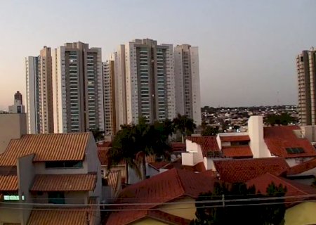 Calor, baixa umidade e ventos fortes marcam os pr&oacute;ximos dias em MS>