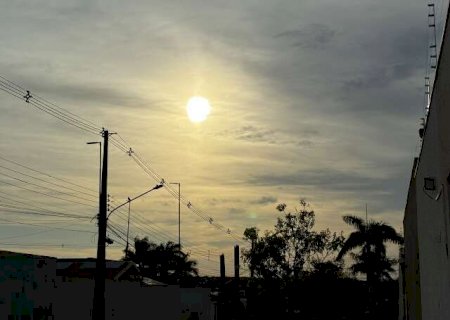 Domingo ser&aacute; de calor de at&eacute; 39&deg;C e baixa umidade coloca MS em alerta